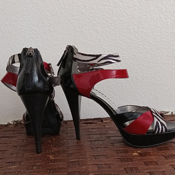 Guess Zebra and red platforms - Picture 5 of 9
